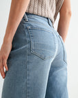 Light Antique Wash Forward Seam Cropped Jean