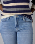 Be unforgettable in the modern 'Light Vintage Wash' Chelsea Bootcut.