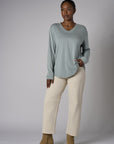 Make a statement in our refined 'Bone White Denim' Slim Barrel Leg Jean.