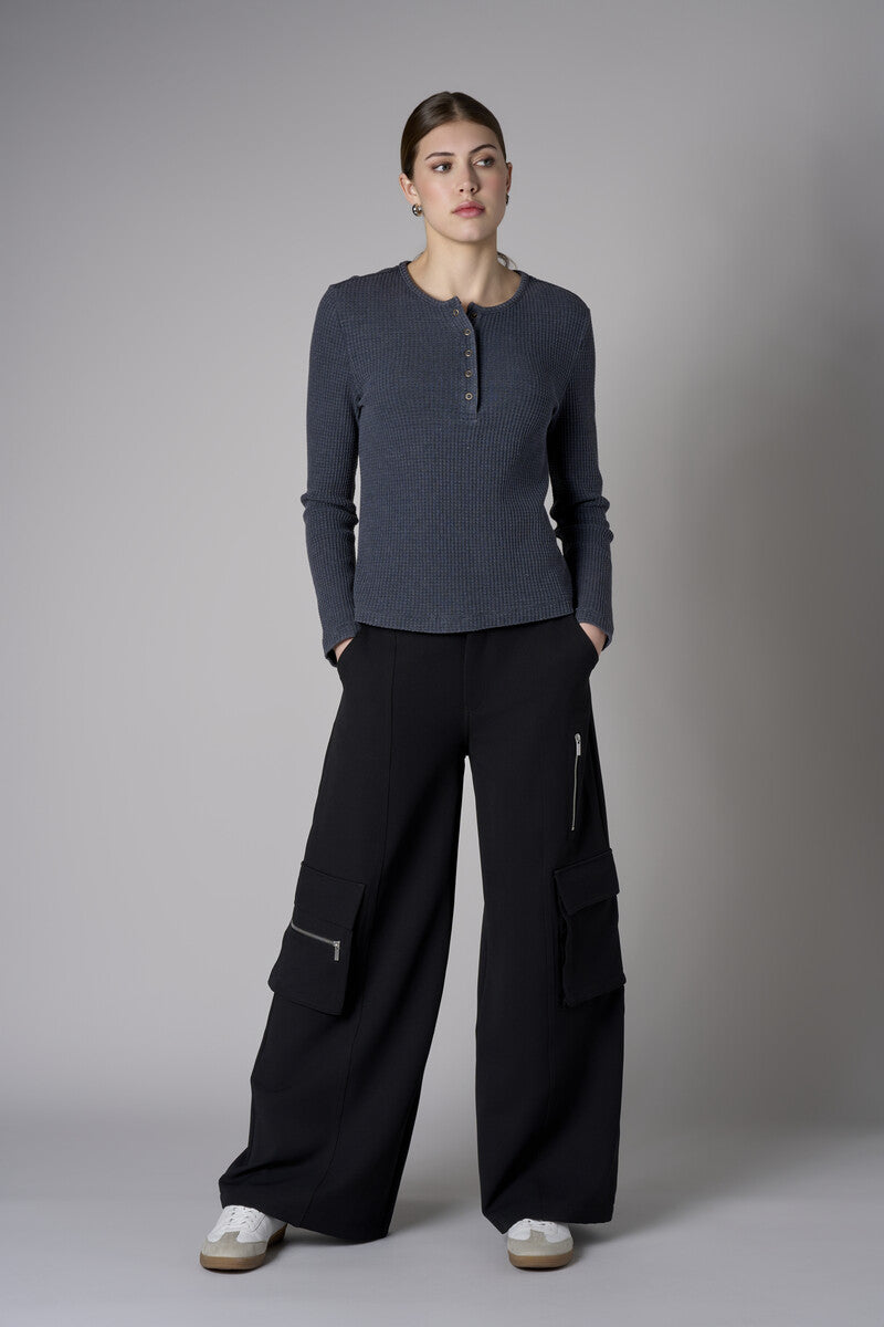 Love your look in the exclusive 'Black' Wide Leg Cargo Pant.