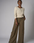 A stunning twist: the 'Olive' Wide Leg Cargo Pant brings freshness to your style.