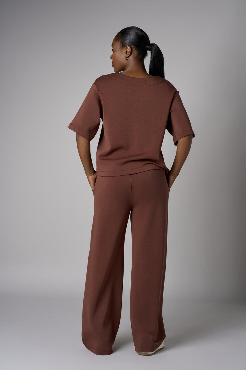 Go bold with the 'Earth' Side Panel Athletic Pant, designed for standout style.
