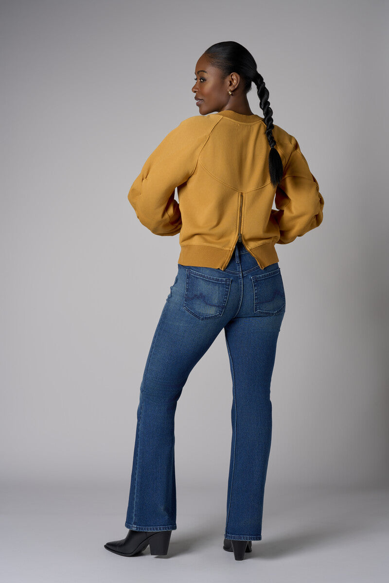 Be unforgettable in the elegant 'Marigold' Zipper Back V-Neck Sweatshirt.