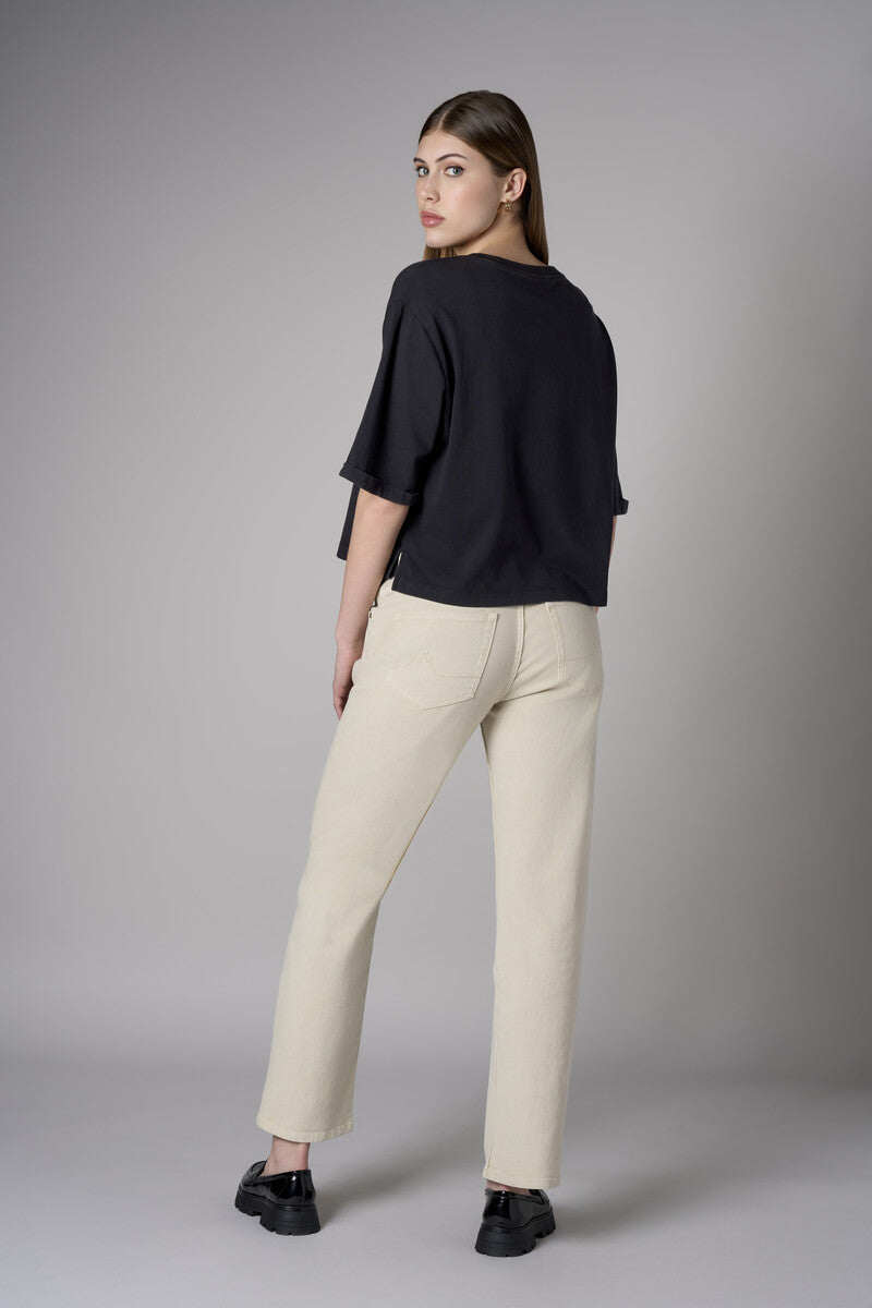 Stand out in our elegant Coram T-Shirt in beautiful 'Black'.