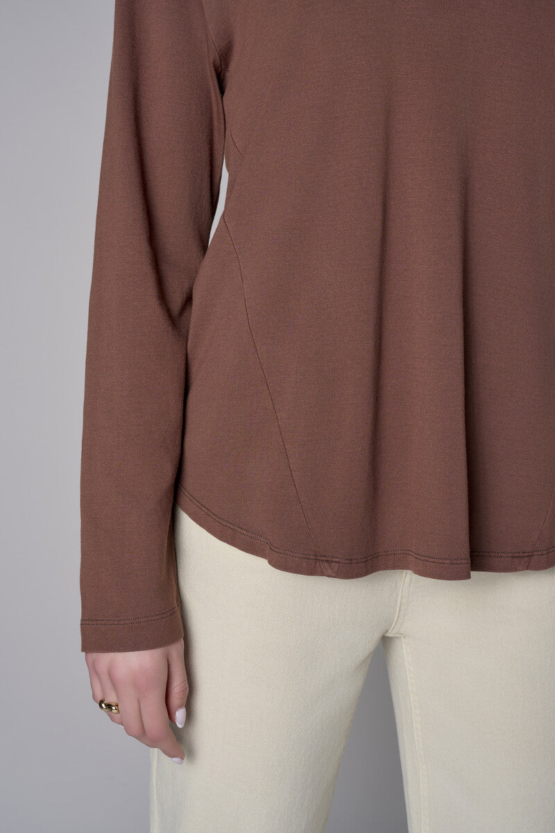Showcase your personality with the Beth Long Sleeve T-Shirt in striking 'Earth'.
