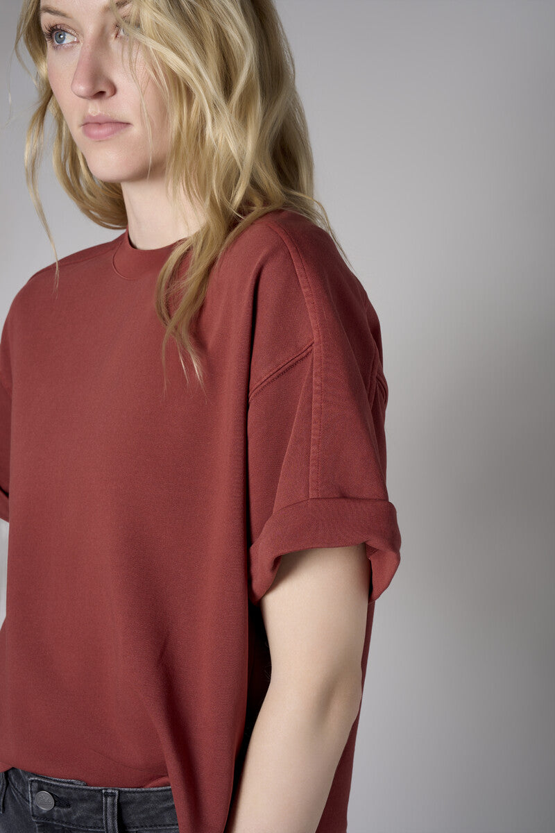 Inject your wardrobe with the vivid 'Maroon' Brie Sweatshirt.
