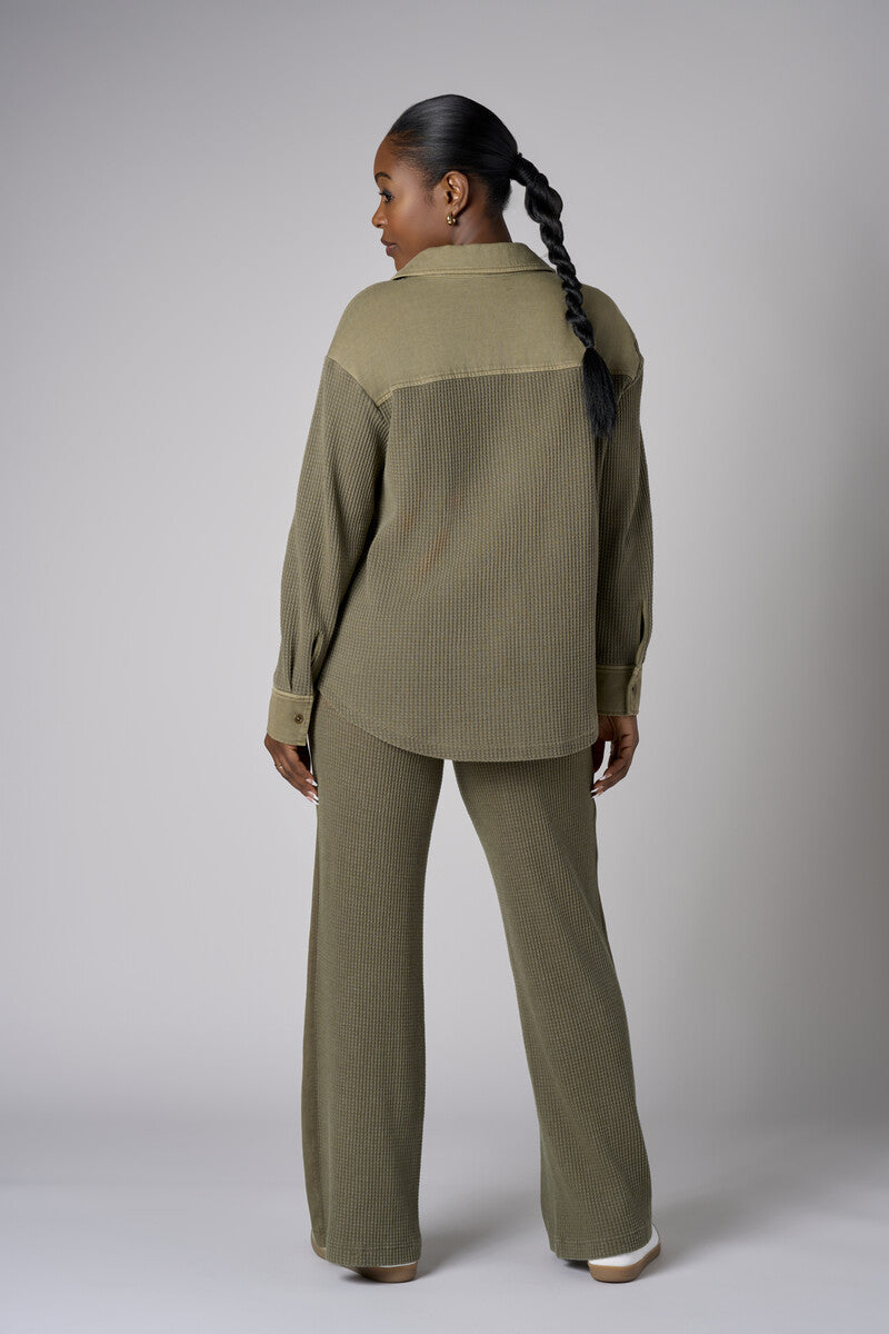 A stunning twist: the 'Light Olive' Camden Shirt brings freshness to your style.