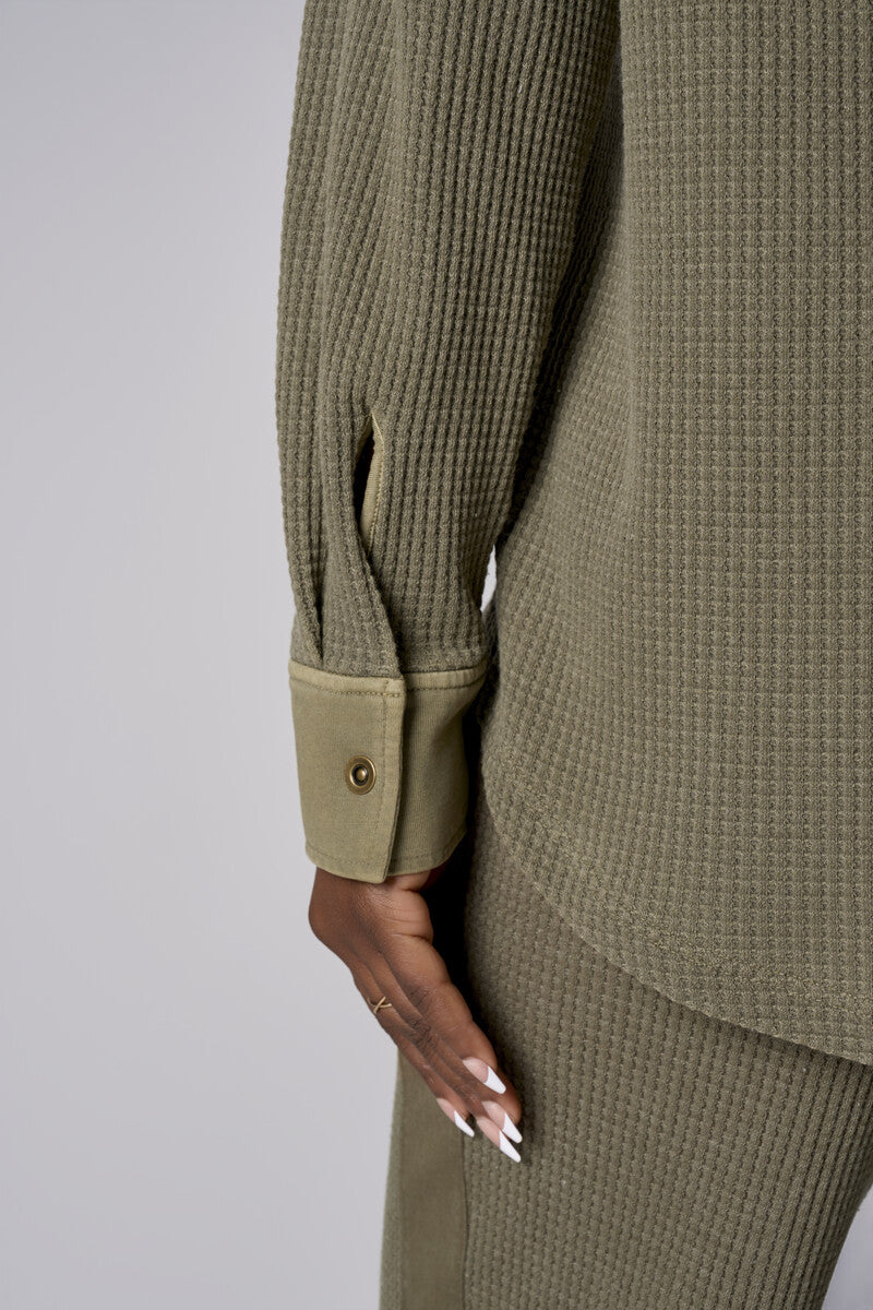 A stunning twist: the 'Light Olive' Camden Shirt brings freshness to your style.