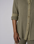A stunning twist: the 'Light Olive' Camden Shirt brings freshness to your style.