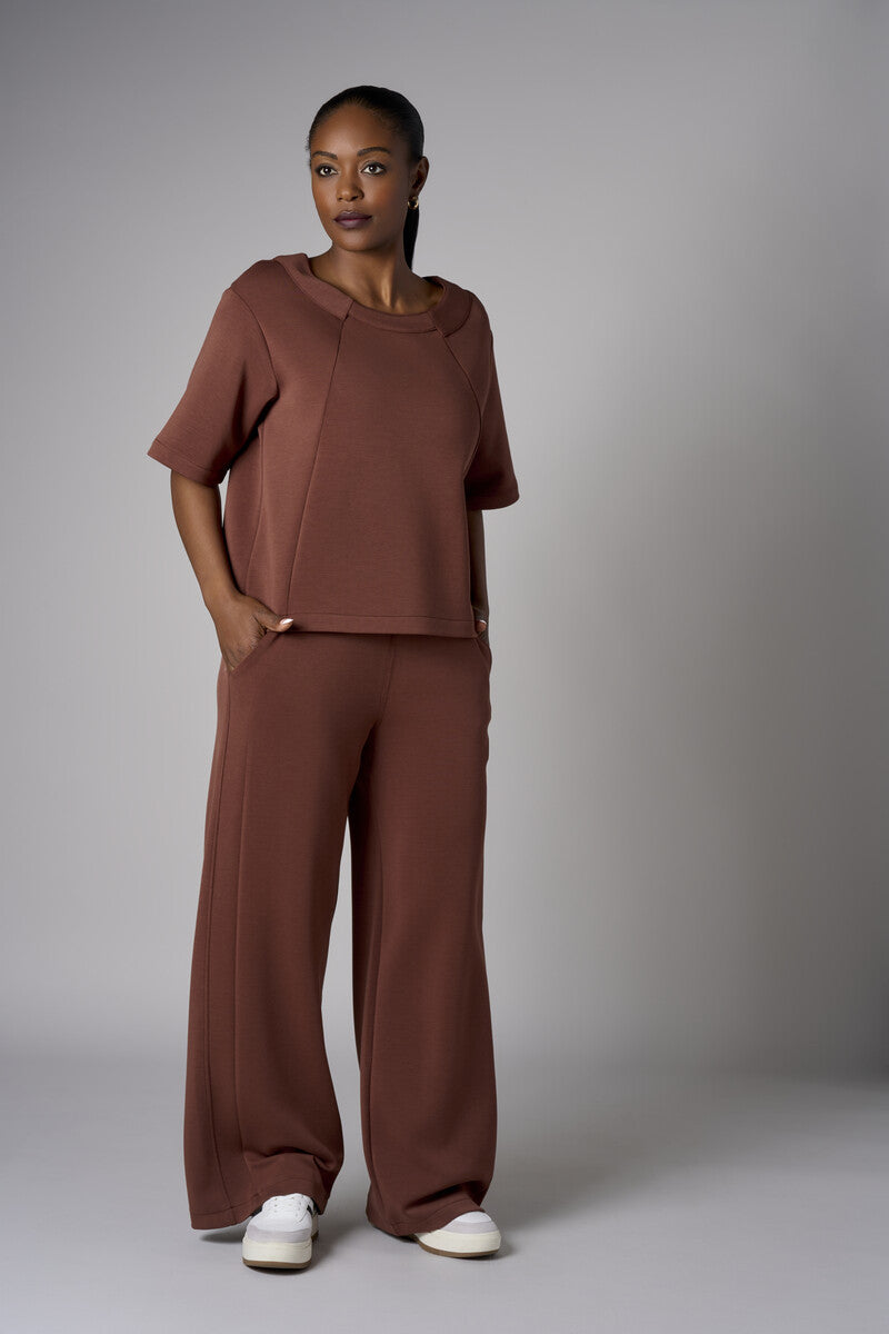 The perfect blend of style and color: 'Earth' Elbow Sleeve Top.