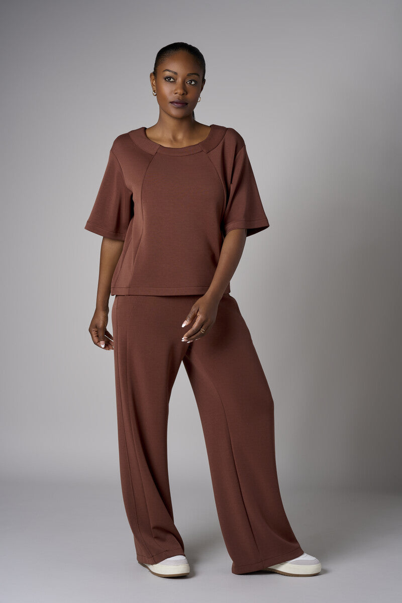 The perfect blend of style and color: 'Earth' Elbow Sleeve Top.