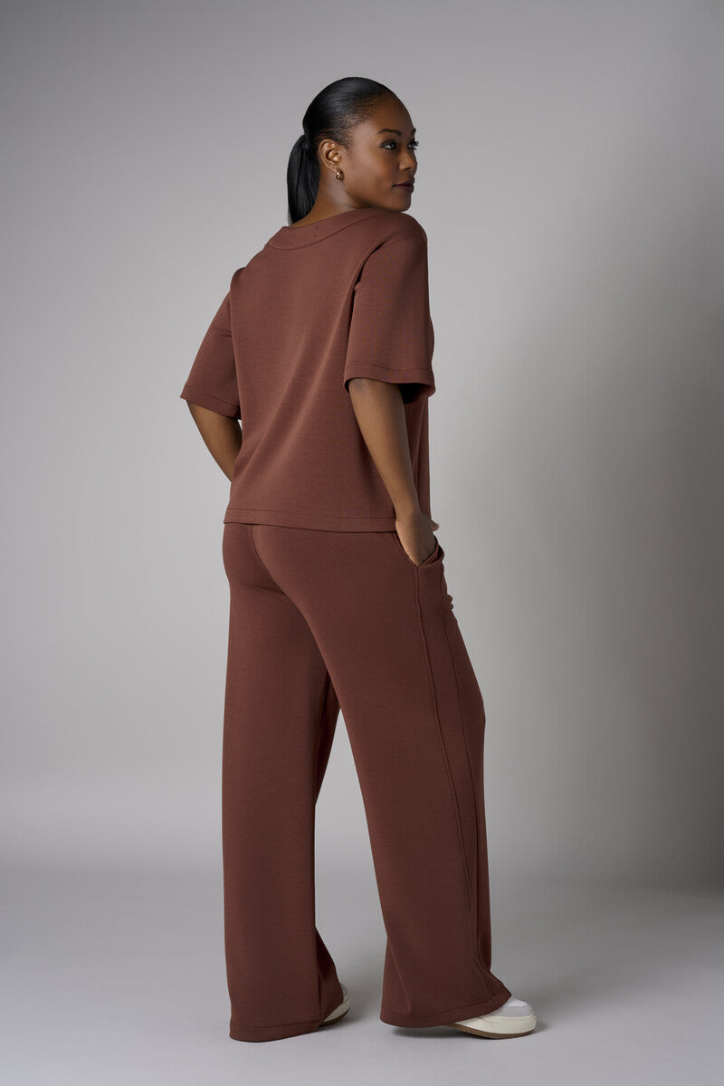 The perfect blend of style and color: 'Earth' Elbow Sleeve Top.