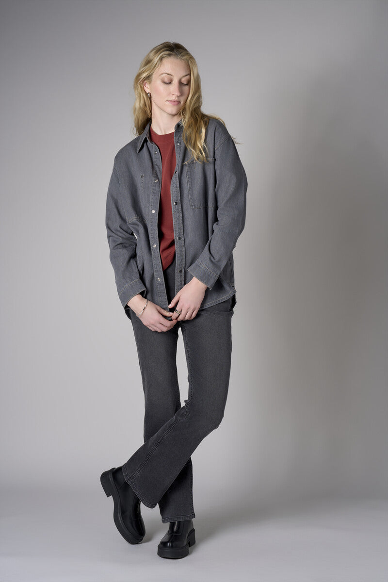 Be unforgettable in the versatile 'Gray' Gramercy Denim Shirt.