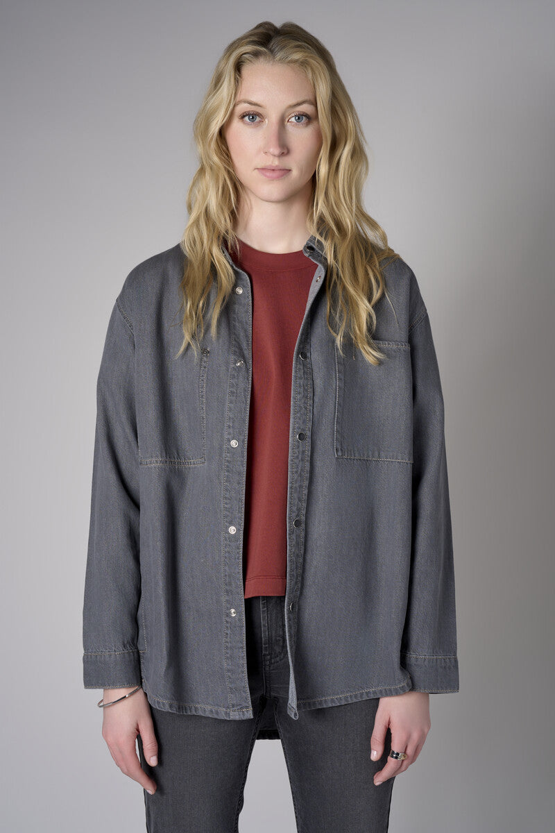 Be unforgettable in the versatile 'Gray' Gramercy Denim Shirt.