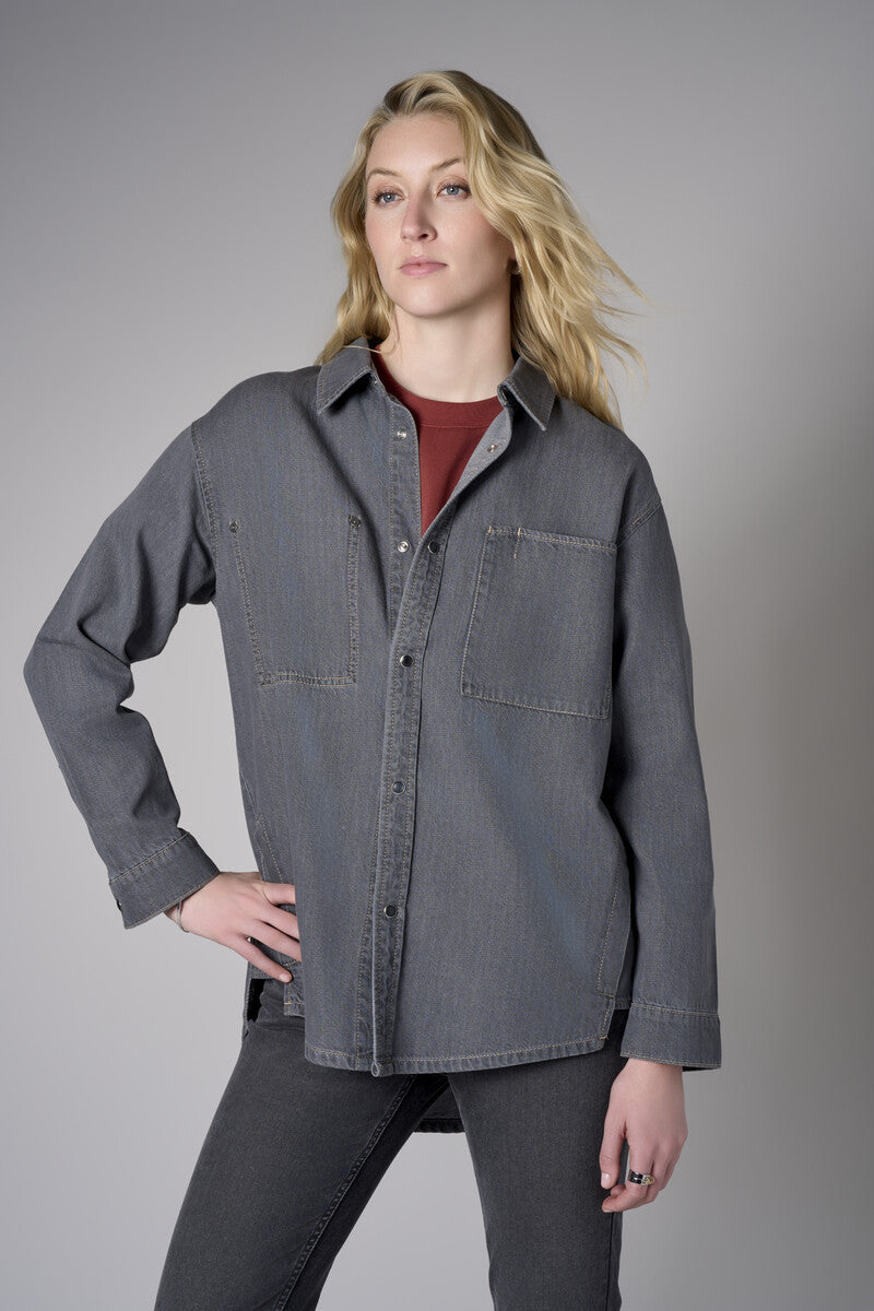 Be unforgettable in the versatile 'Gray' Gramercy Denim Shirt.