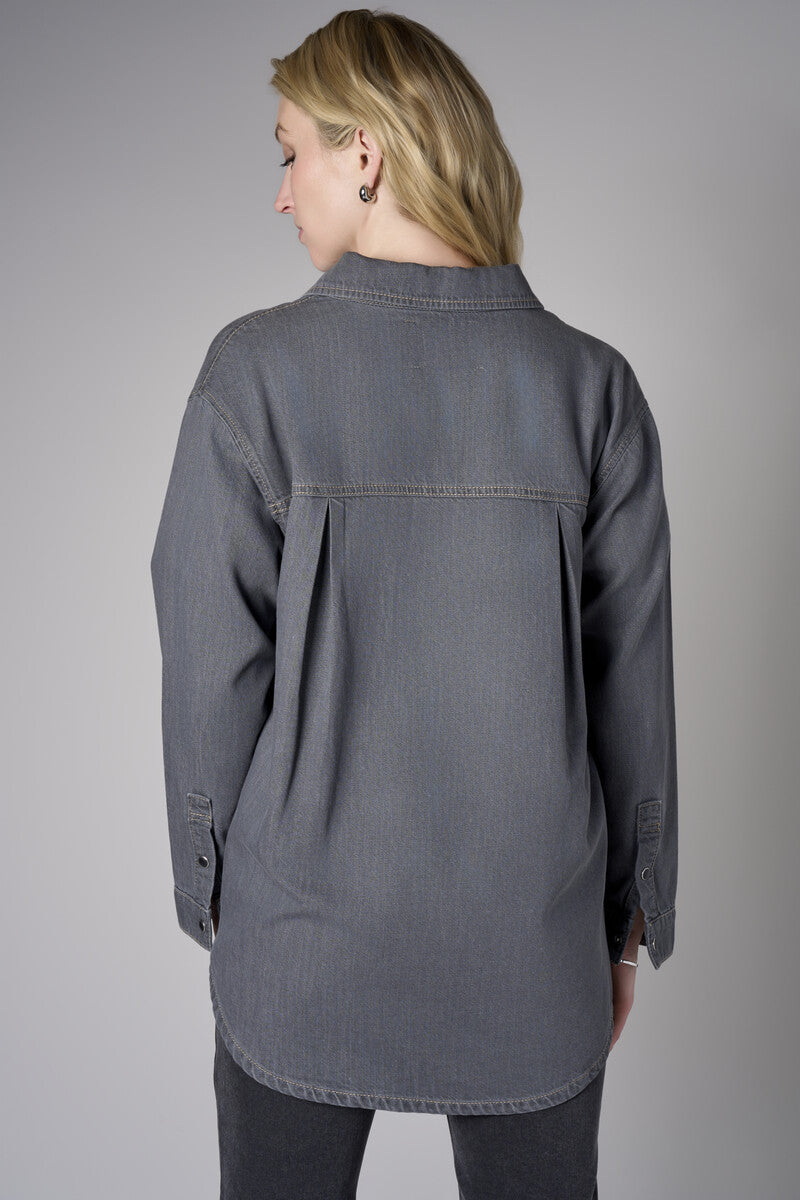 Be unforgettable in the versatile 'Gray' Gramercy Denim Shirt.