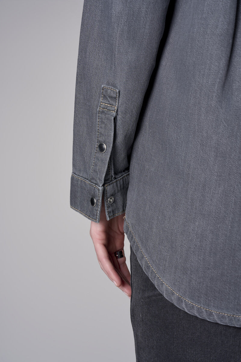Be unforgettable in the versatile 'Gray' Gramercy Denim Shirt.