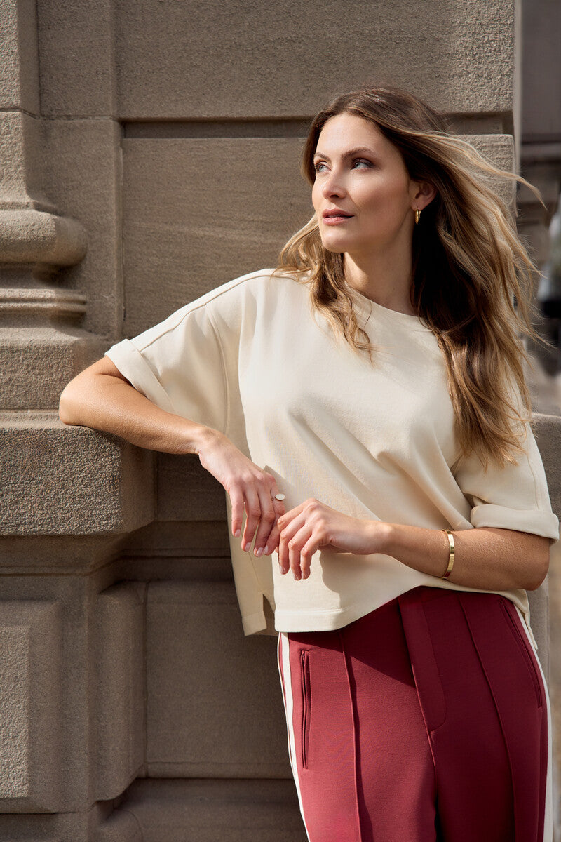 Redefine chic with the 'Bone White' Brie Sweatshirt – the perfect finishing touch.