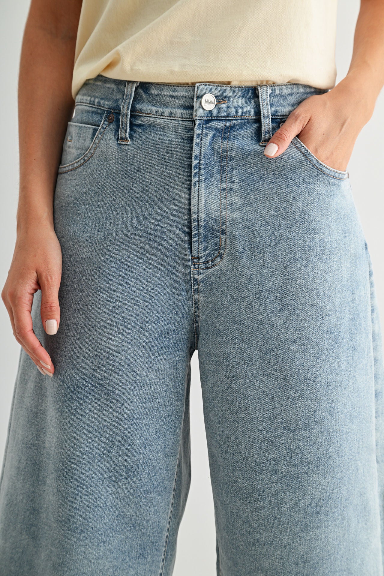 15" Relaxed Short Light Antique Wash