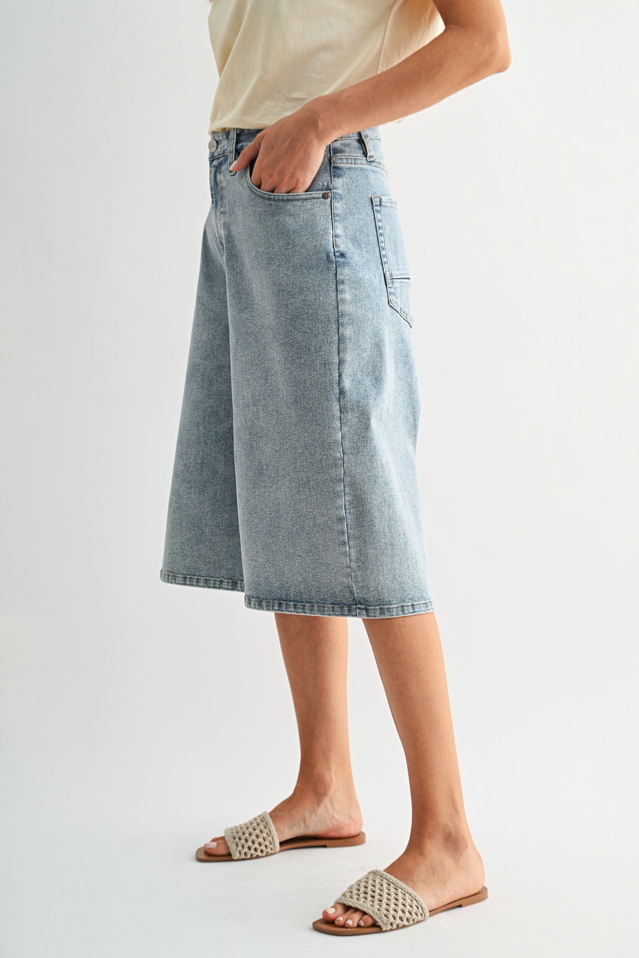 15" Relaxed Short Light Antique Wash