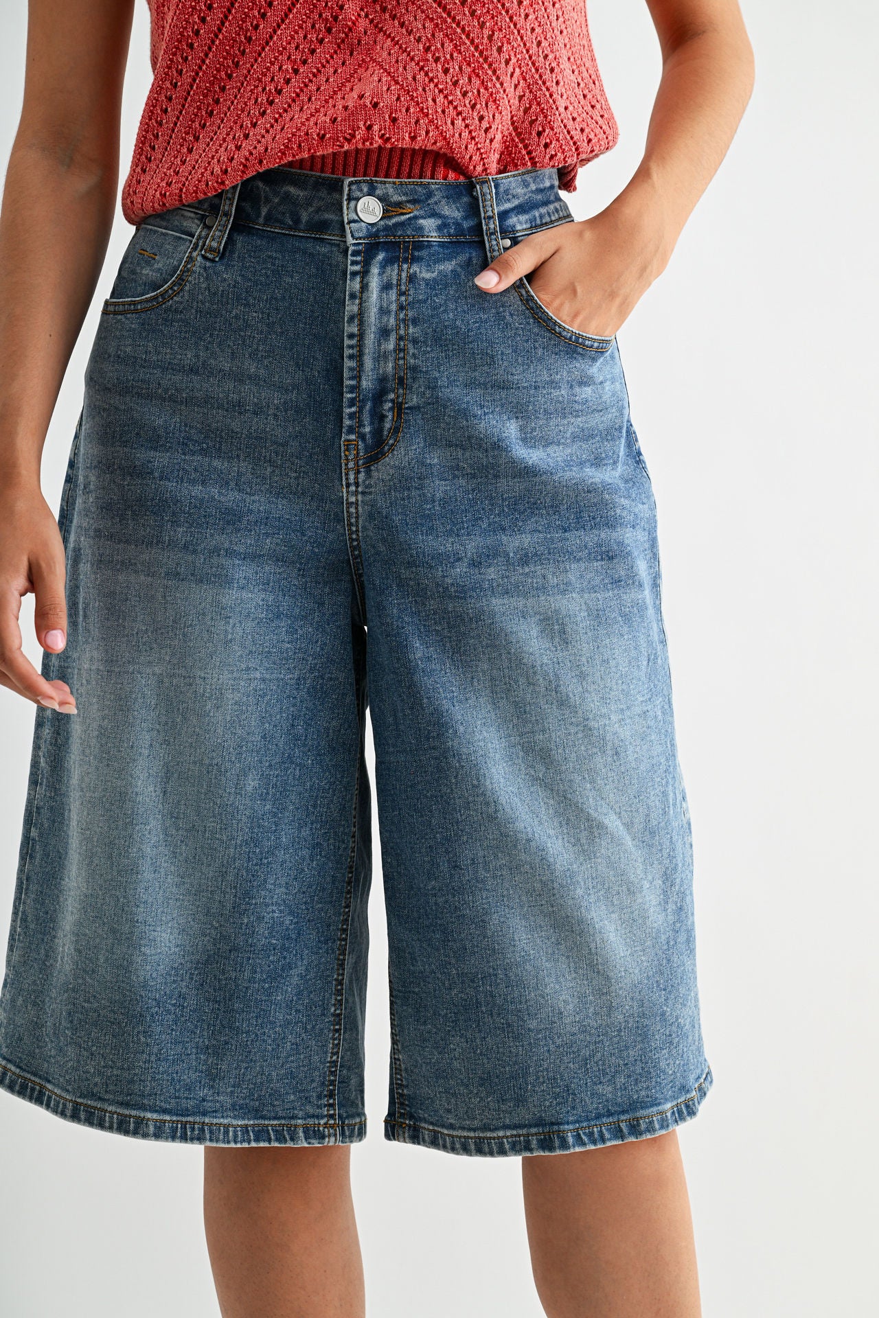 15" Relaxed Short Vintage Whisker Wash