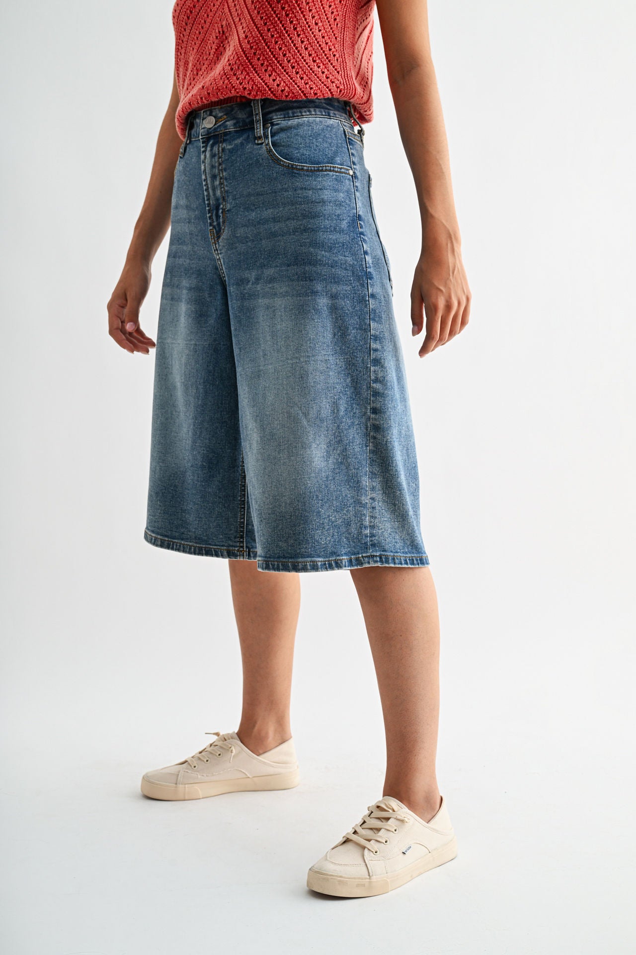 15" Relaxed Short Vintage Whisker Wash