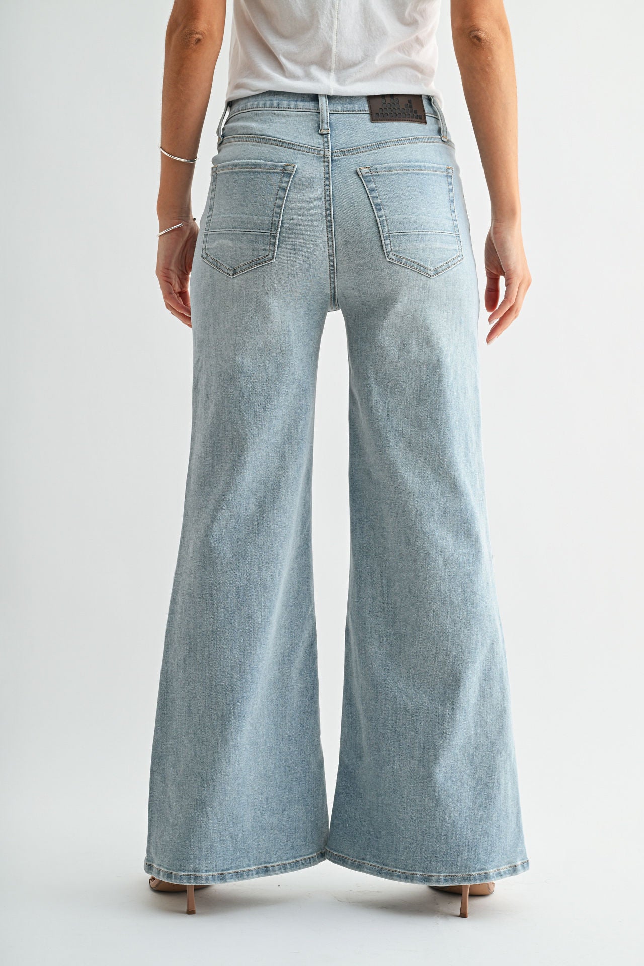 Light Antique Wash Bond Wide Leg Jeans