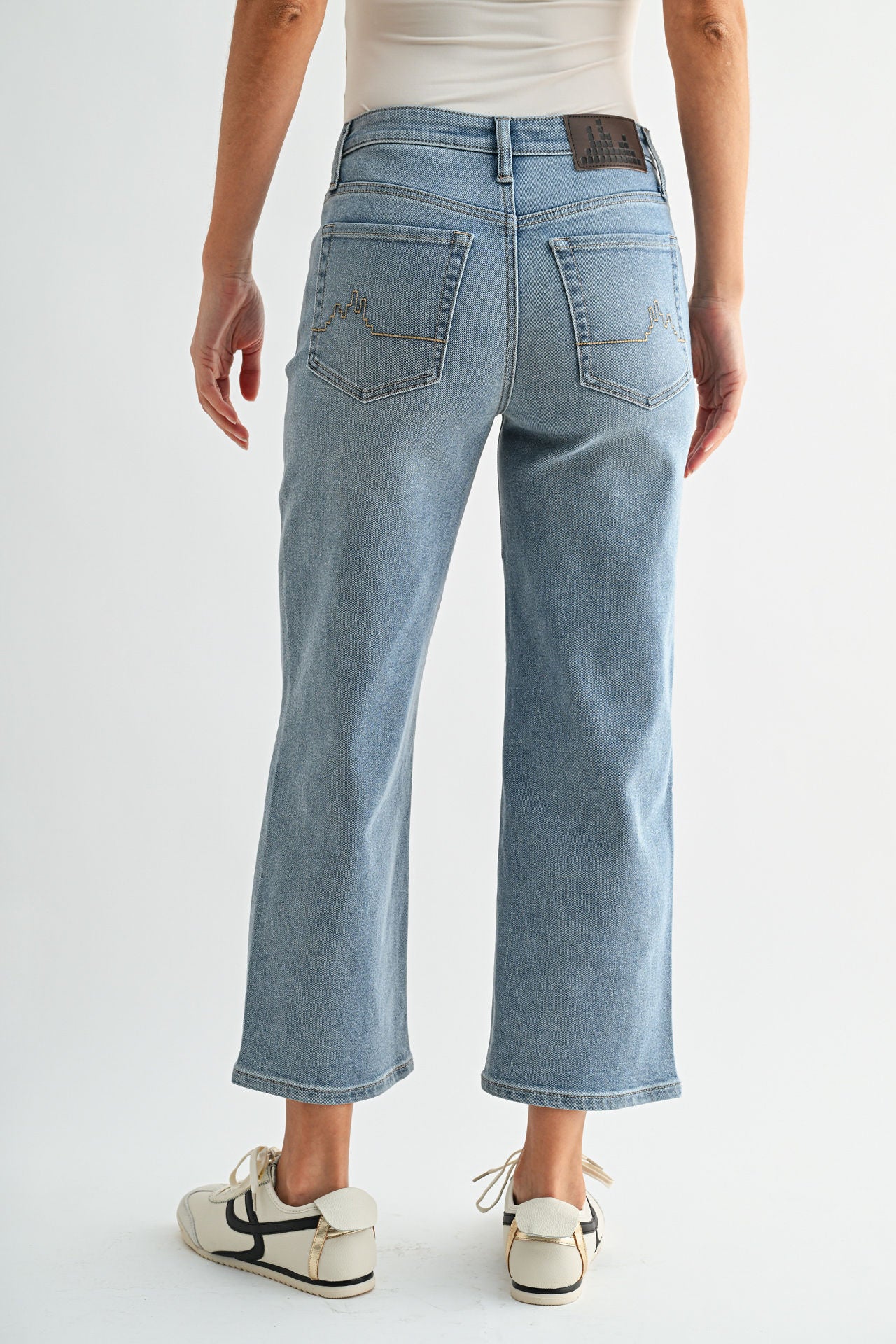 Light Antique Wash Dover Cropped Straight Leg