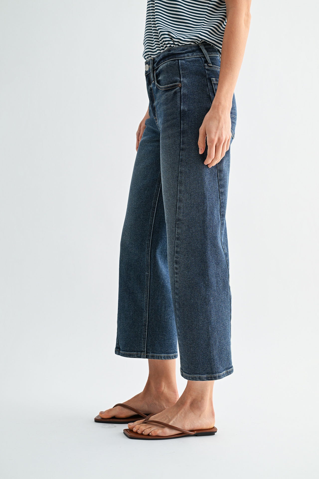 Dark Antique Wash Forward Seam Cropped Jean