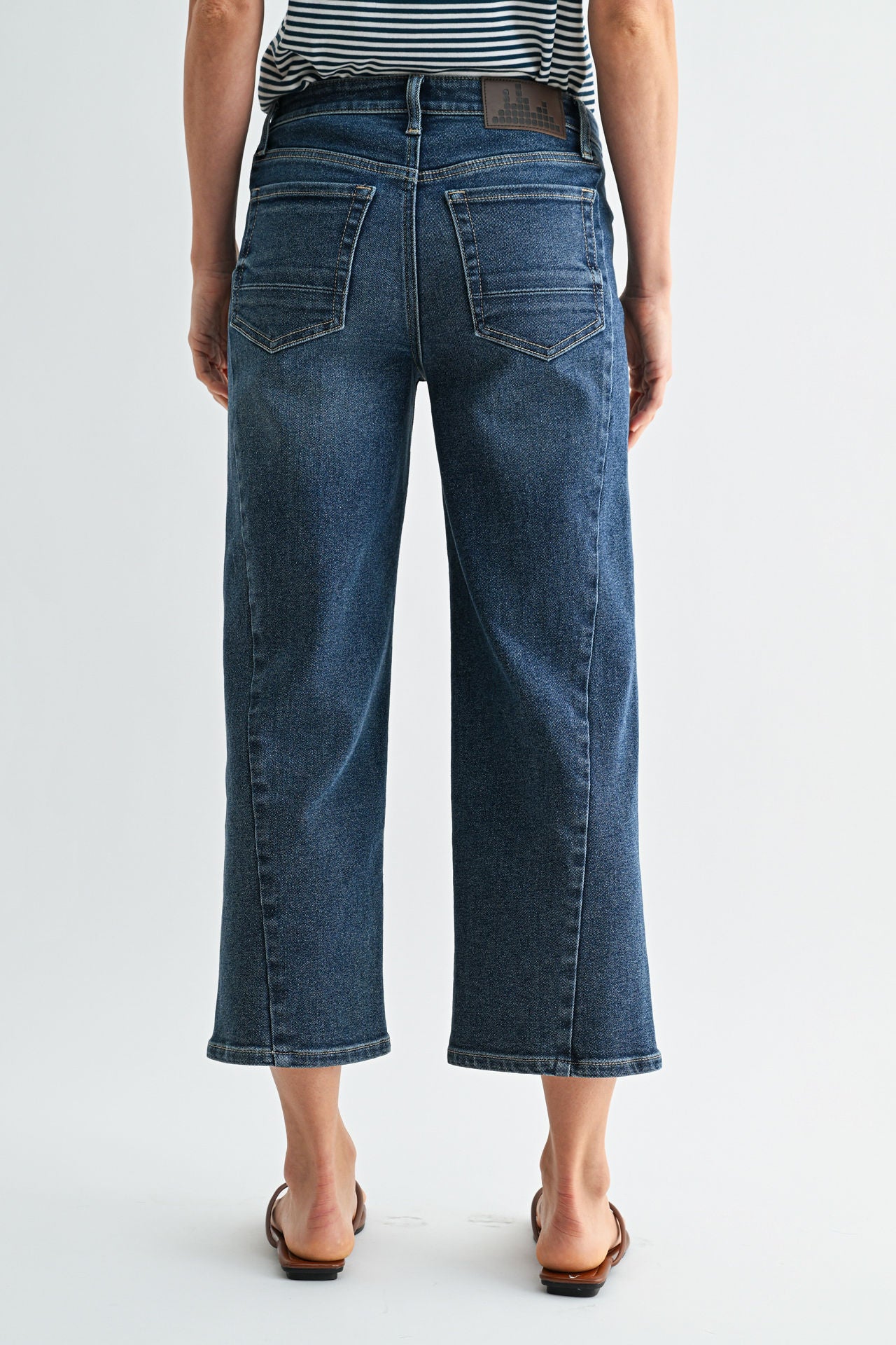 Dark Antique Wash Forward Seam Cropped Jean