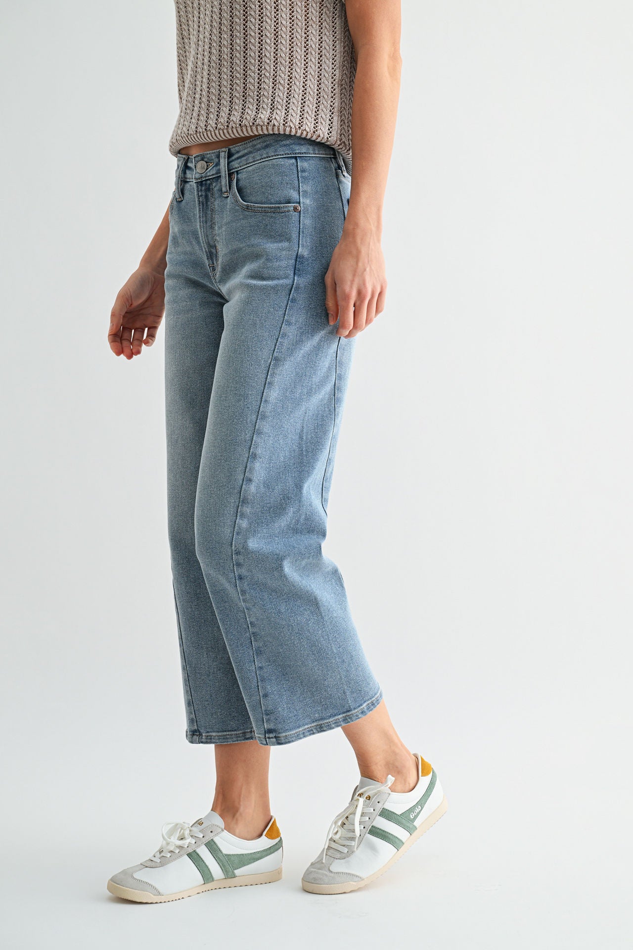 Light Antique Wash Forward Seam Cropped Jean