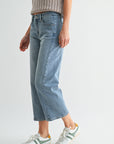Light Antique Wash Forward Seam Cropped Jean