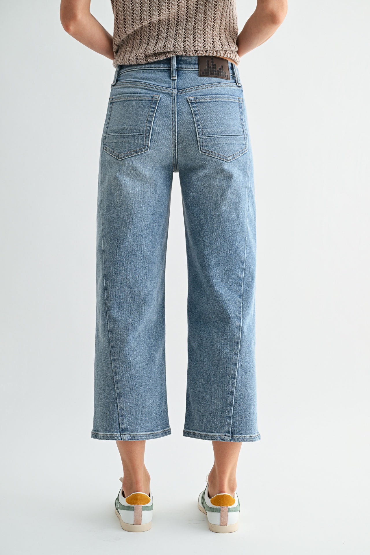 Light Antique Wash Forward Seam Cropped Jean