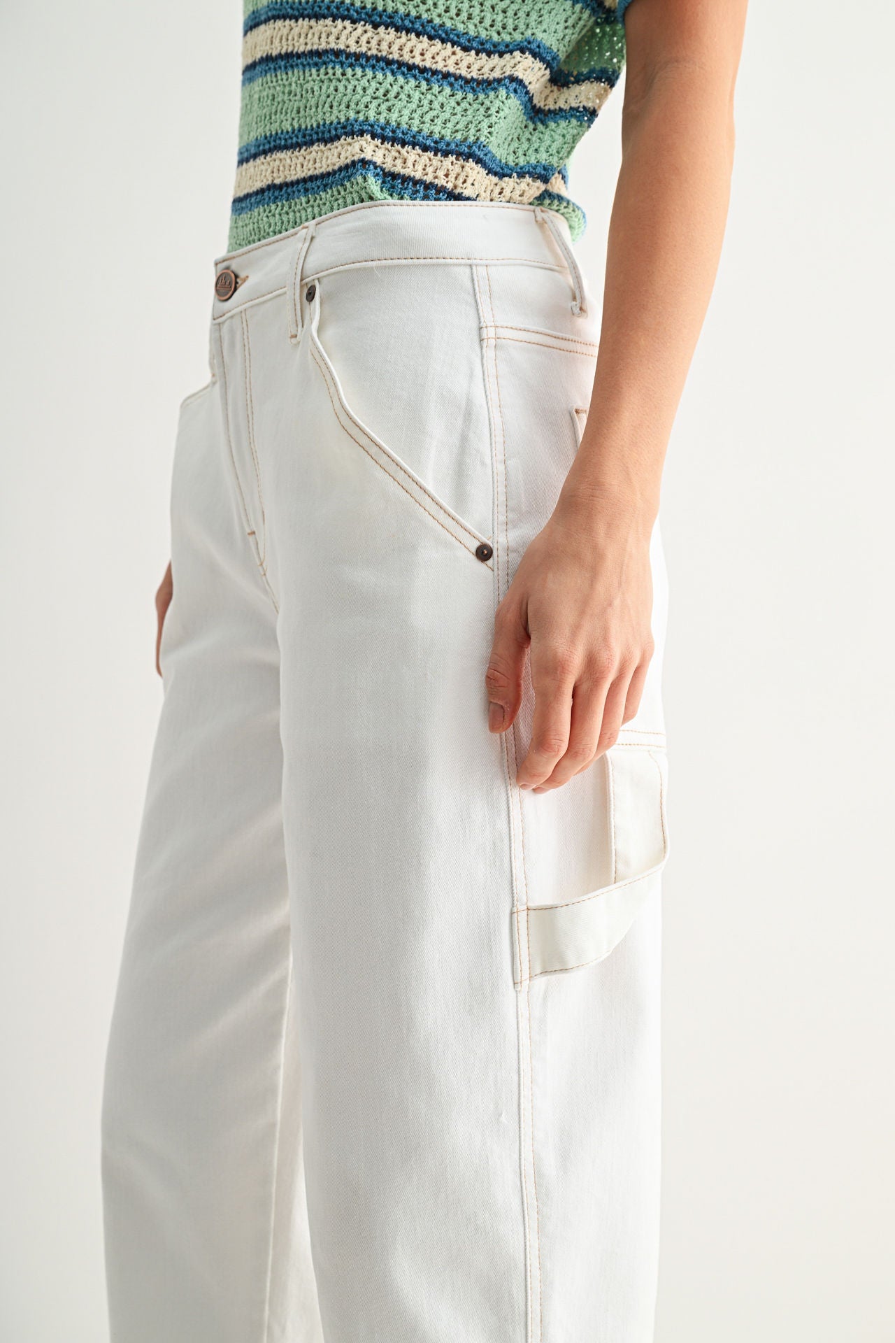 Relaxed Carpenter Crop Jean Ivory
