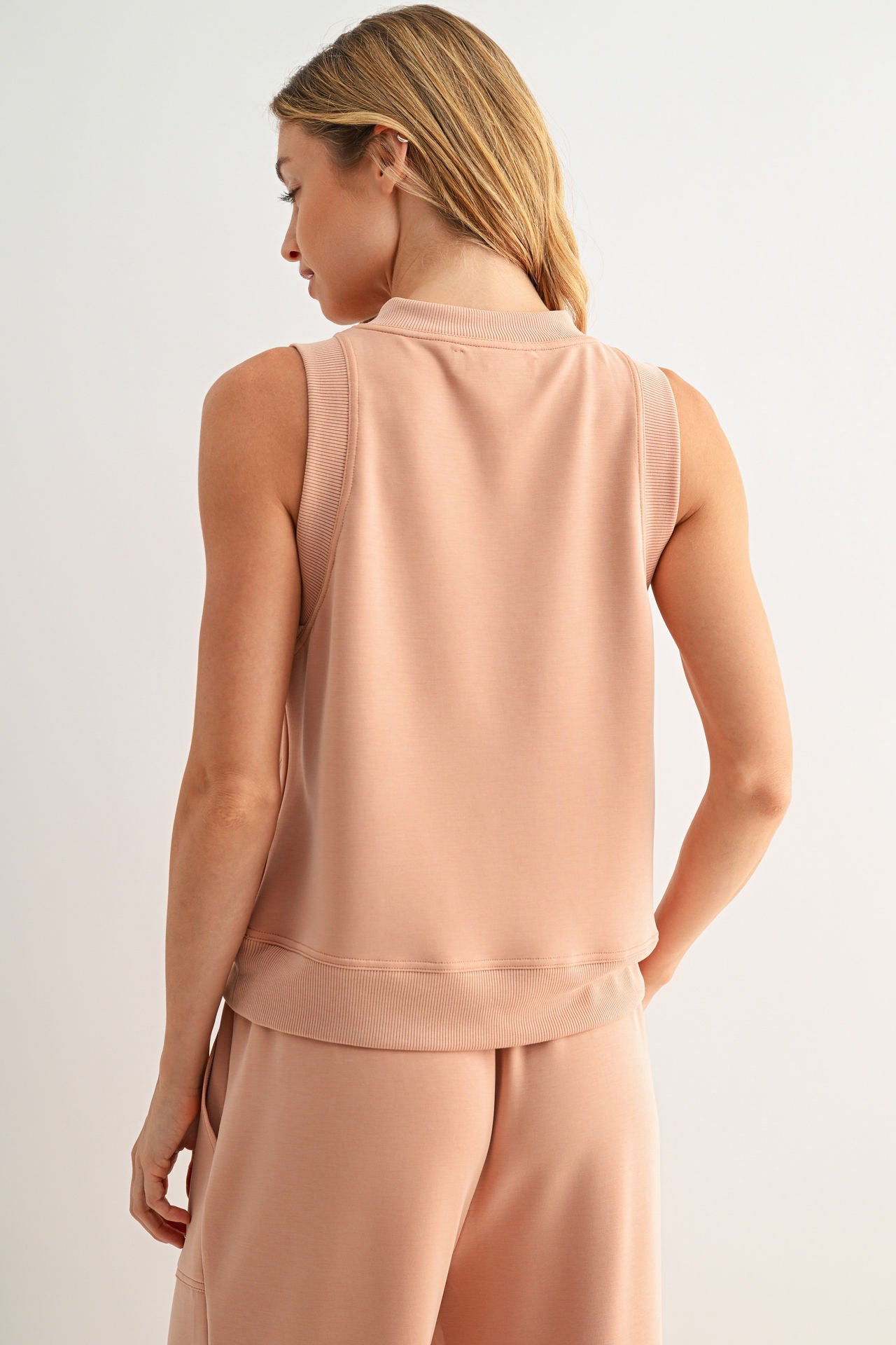 Conch Sleeveless Half Zip Sweatshirt