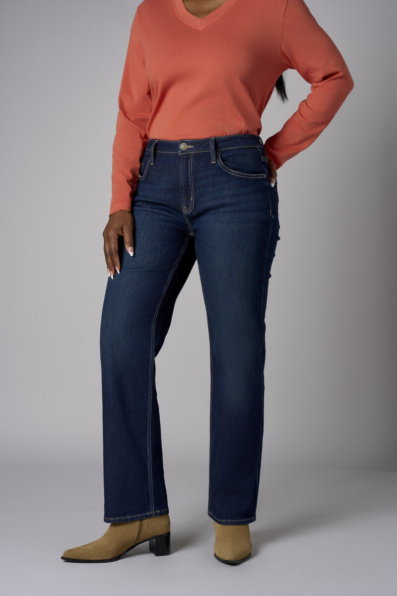 Make a statement in our elegant 'Dark Whisker Wash' Dover Straight Leg.