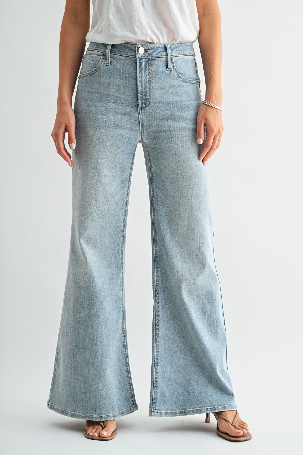 Light Antique Wash Bond Wide Leg Jeans