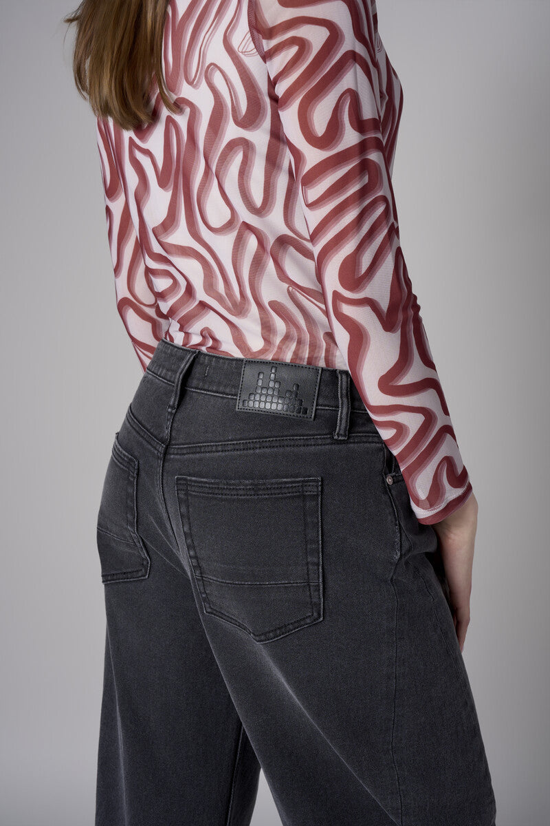 Dark Vintage Wash Relaxed Barrel Leg Jean