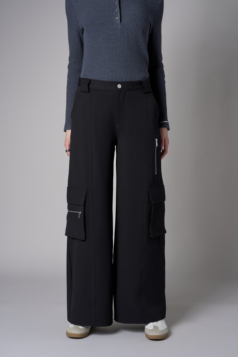 Love your look in the exclusive 'Black' Wide Leg Cargo Pant.