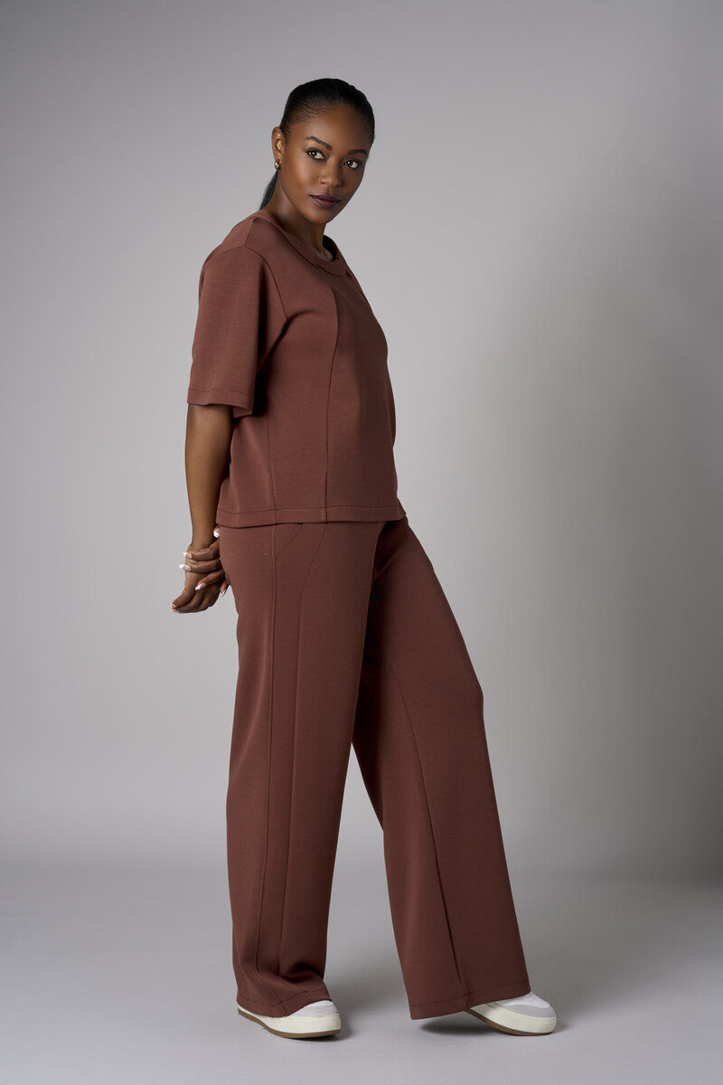 Go bold with the &#39;Earth&#39; Side Panel Athletic Pant, designed for standout style.