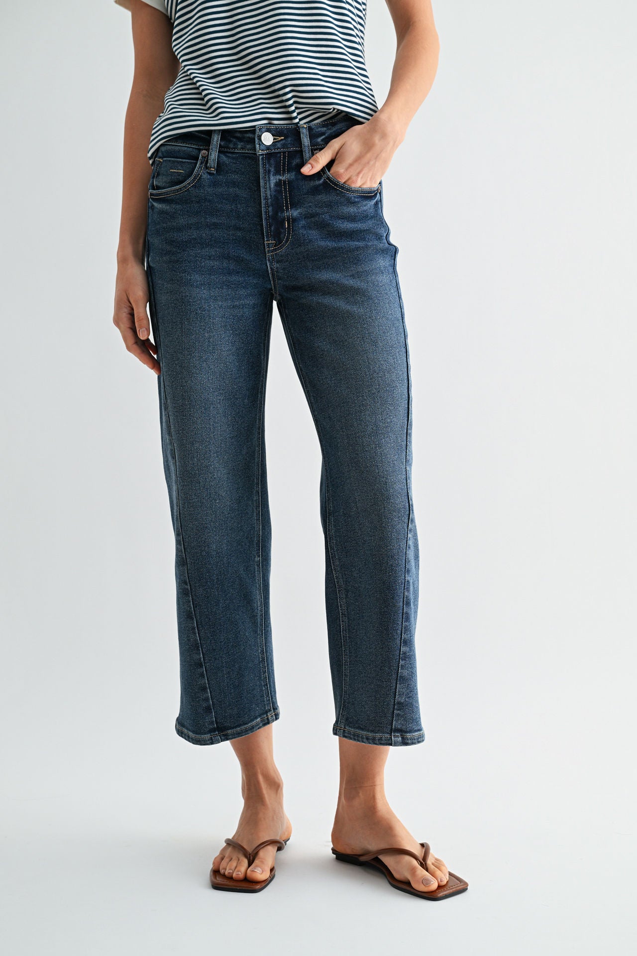 Dark Antique Wash Forward Seam Cropped Jean