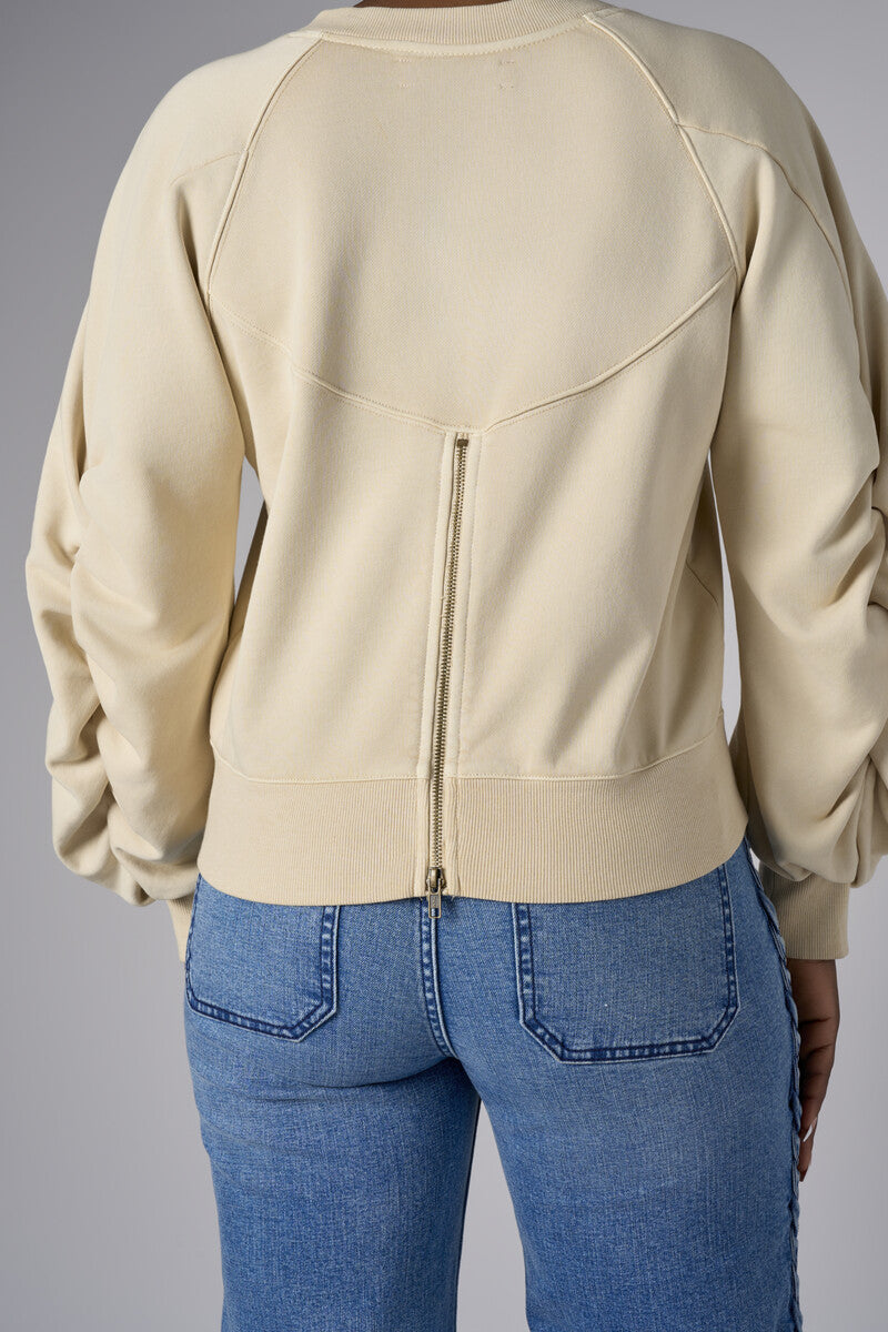 Bring your style to life with the 'Bone White' Zipper Back V-Neck Sweatshirt – perfect for any occasion.