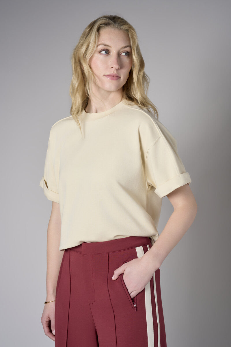 Redefine chic with the 'Bone White' Brie Sweatshirt – the perfect finishing touch.