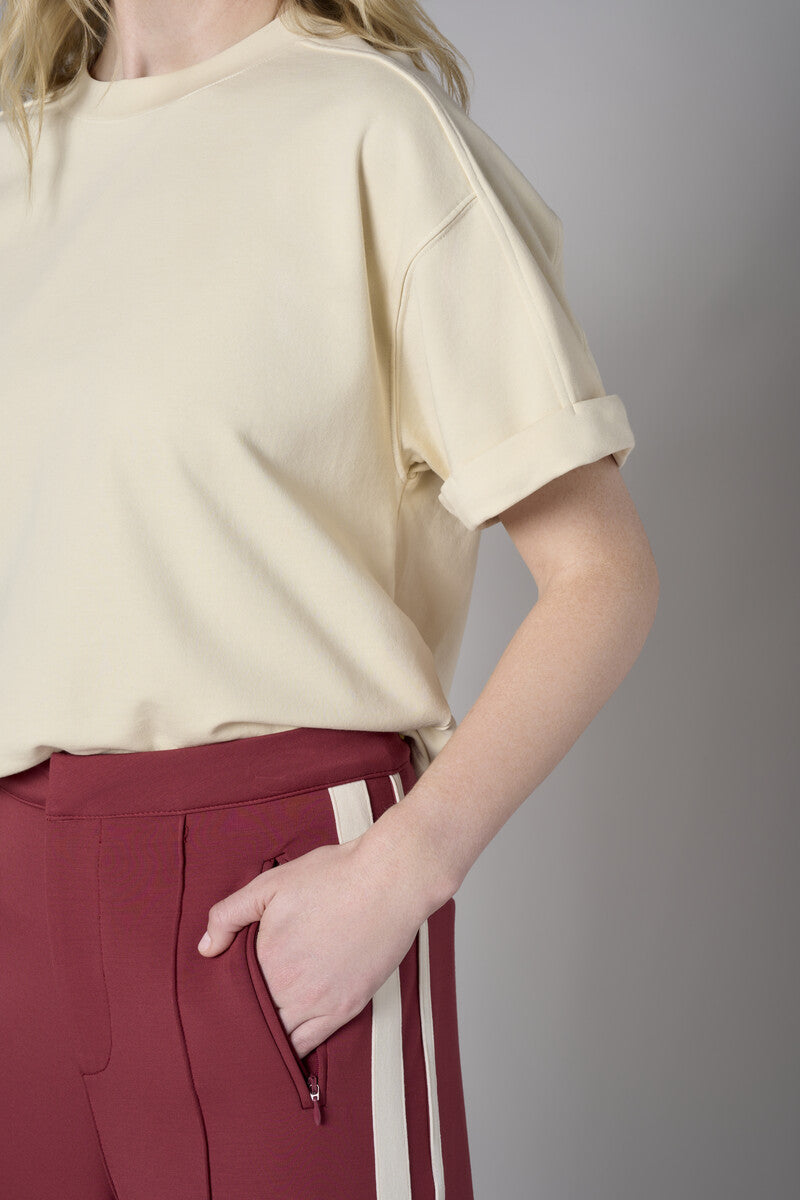 Redefine chic with the 'Bone White' Brie Sweatshirt – the perfect finishing touch.