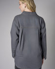 Be unforgettable in the versatile 'Gray' Gramercy Denim Shirt.