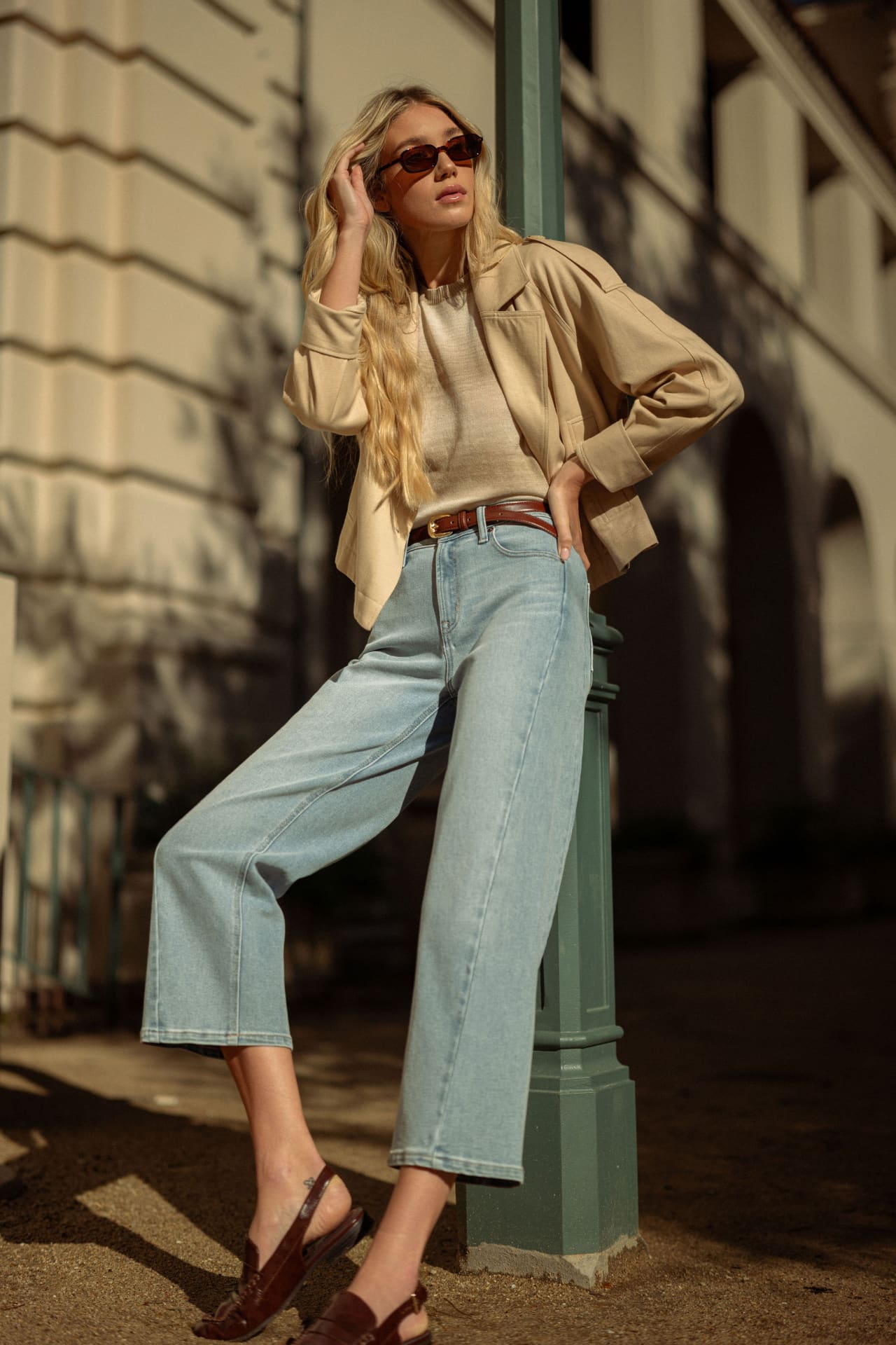 Light Antique Wash Forward Seam Cropped Jean